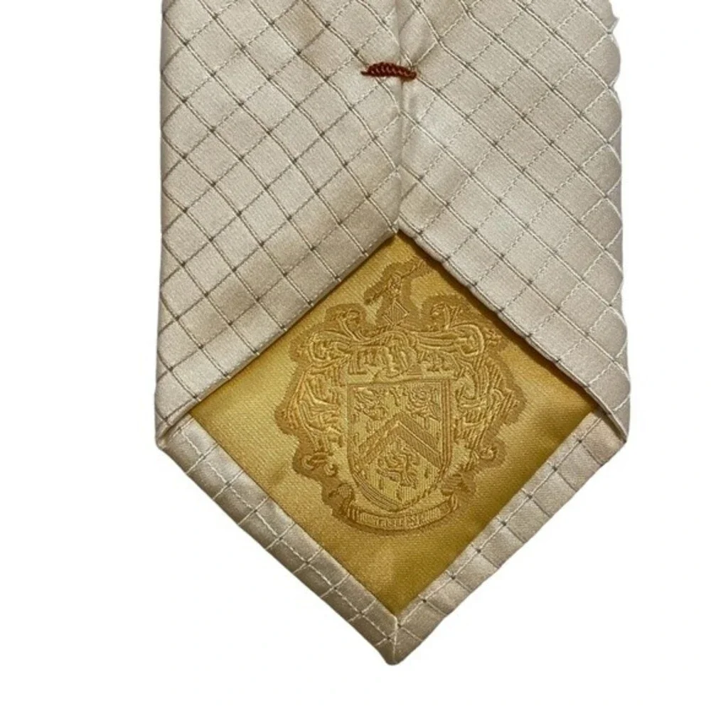 Donald J. Trump Signature Collection White Silk Diamond Tie
